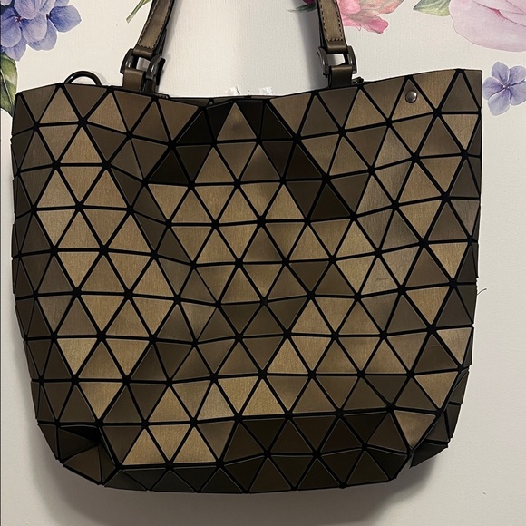 Handbags - Geometric Patterned Tote Bag - Black and Gold with crossbody strap